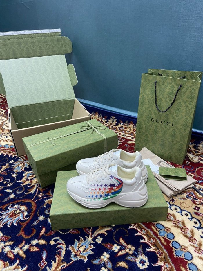 Gucci 女式 Rhyton 运动鞋搭配 Gucci 星星白色象牙色女式 684899