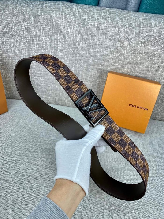 Louis Vuitton 金字塔框架首字母双面 LV 腰带 Damier 钴棕色帆布 LV 女士腰带