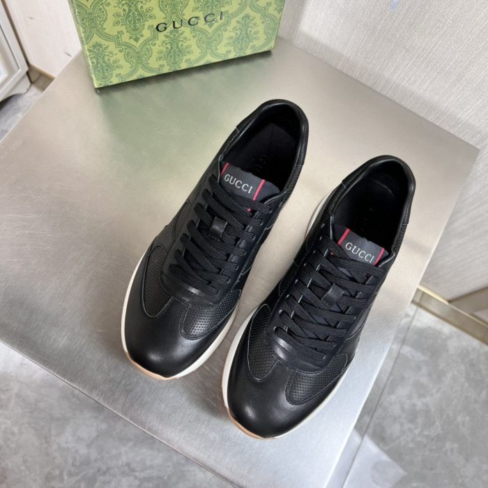 Gucci 男士黑色运动鞋 675840