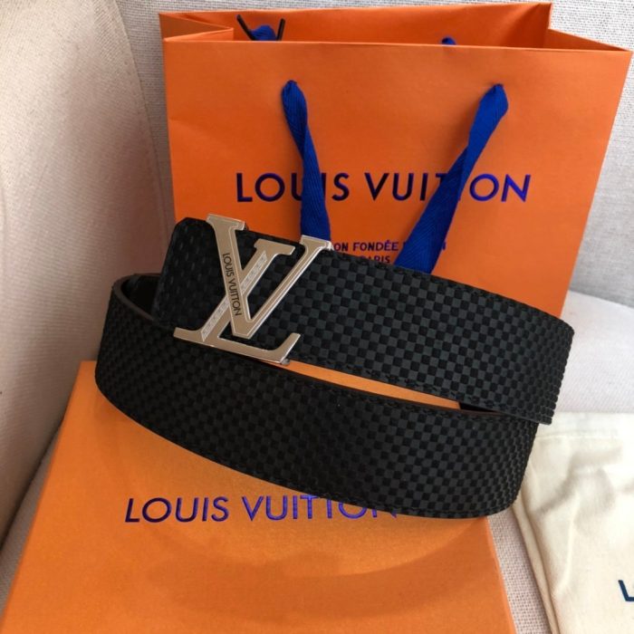 高仿Louis Vuitton 首字母 LV 腰带 Damier 黑色配银扣 LV 女士皮带