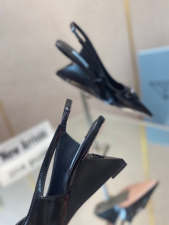 Prada 女式拉绒露跟高跟鞋黑色 2.6 英寸/65 毫米 PRD 1I885M_055_F0002_F_A065