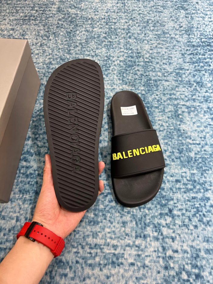 Balenciaga 女式泳池拖鞋黑色