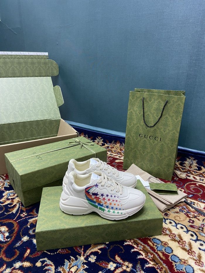 Gucci 女式 Rhyton 运动鞋搭配 Gucci 星星白色象牙色女式 684899