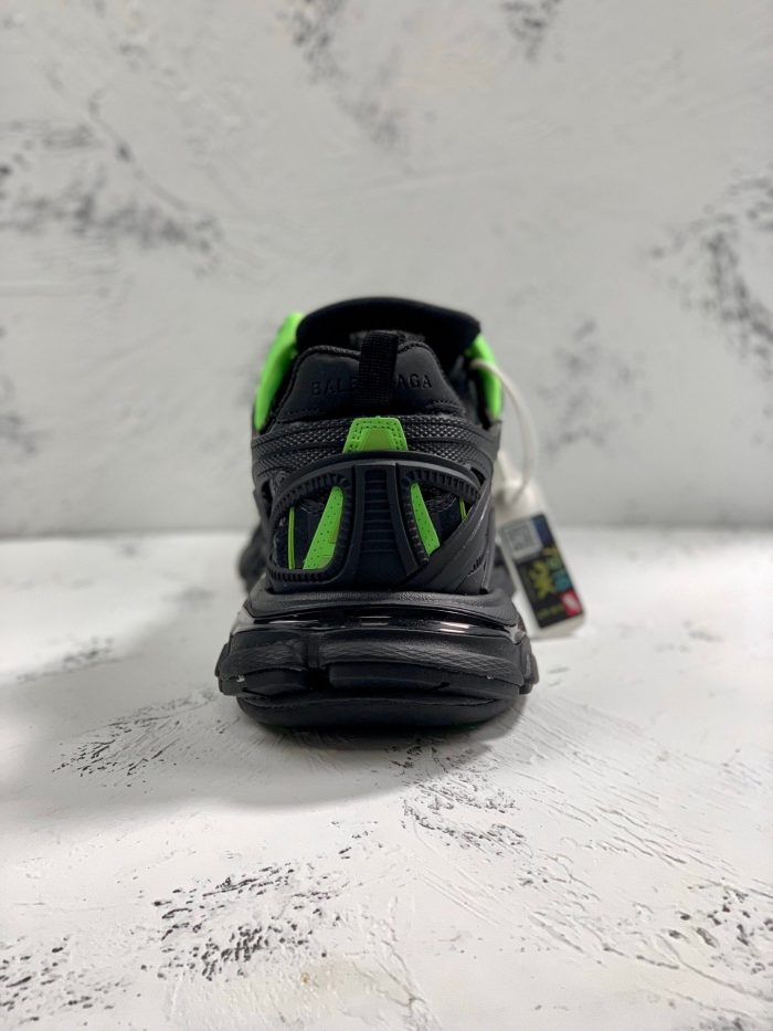 Balenciaga Track.2 男士黑色透明鞋底运动鞋