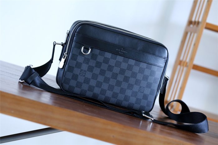 路易威登 Trocadero Messenger NM PM Damier Graphite 男士包袋、单肩包和斜挎包 11.4 英寸/29 厘米 LV