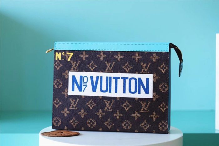 路易威登 Pochette Voyage MM Monogram 帆布男士钱包，男士钱包 10.6 英寸/27 厘米 LV