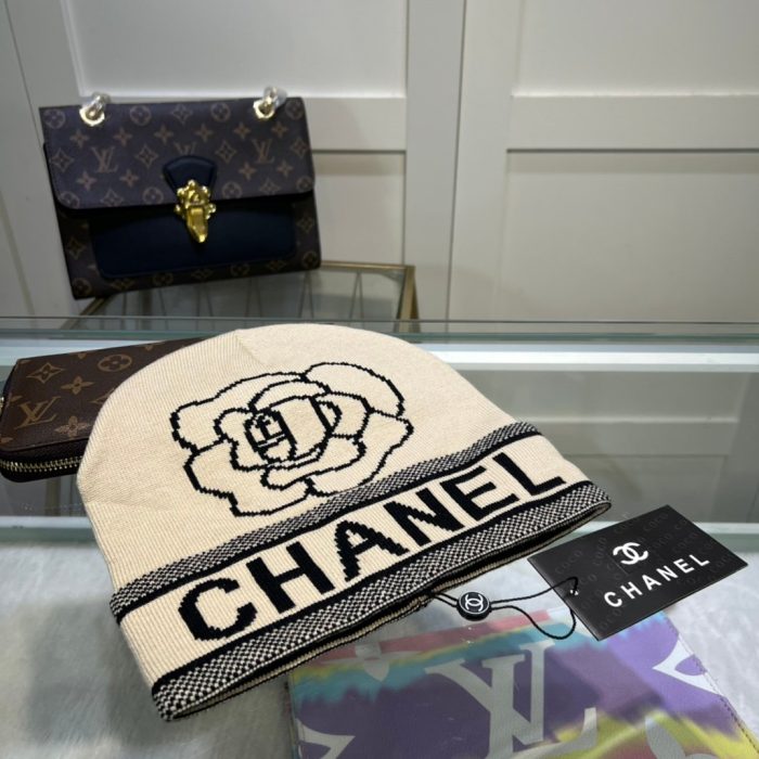 Chanel 米色无檐便帽