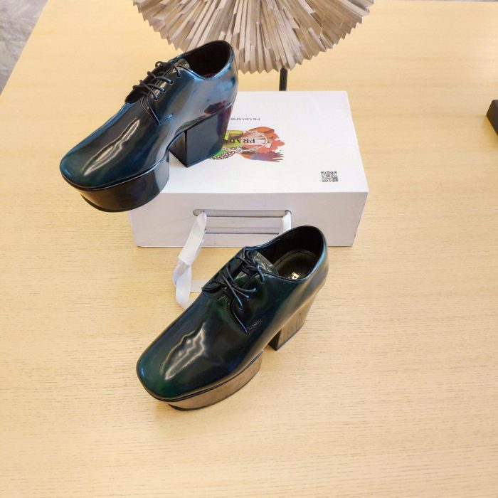 Prada 女式厚底系带鞋绿色 2.75 英寸/70 毫米 PRD