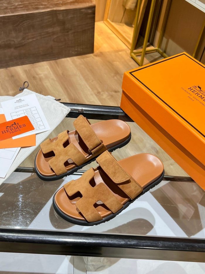 爱马仕 (Hermes) 女式 Chypre 凉鞋棕色，女鞋