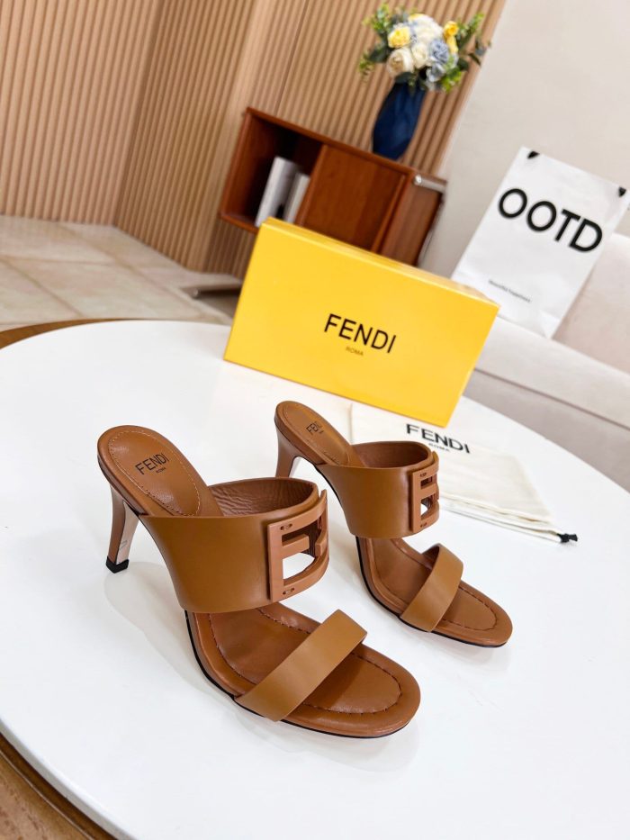 Fendi 女式长方形棕色高跟鞋