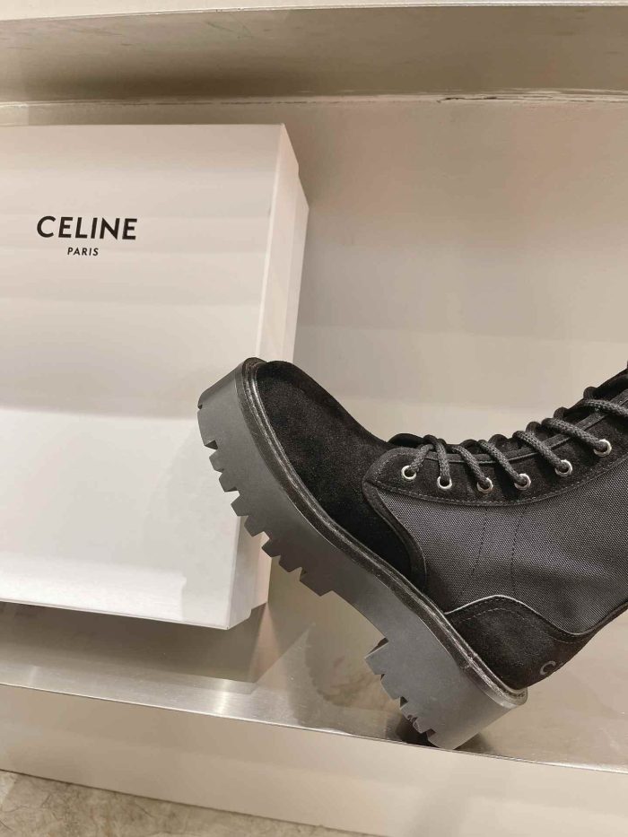 Celine 女式 Triomphe 黑色粗大系带靴