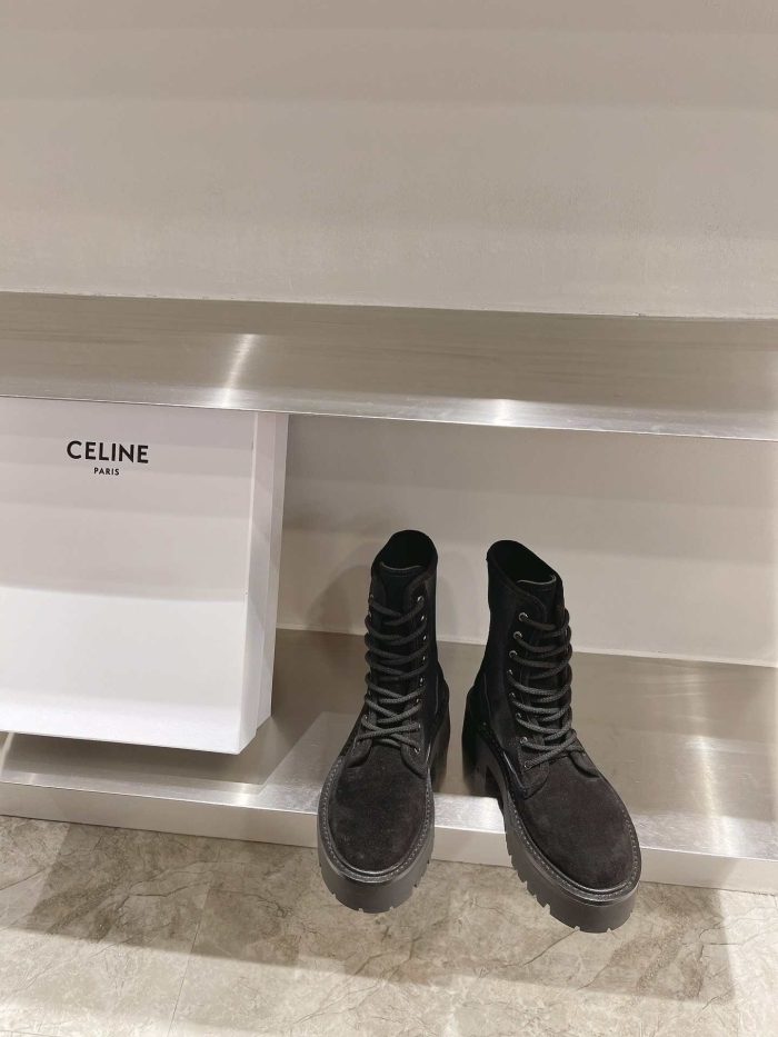 Celine 女式 Triomphe 黑色粗大系带靴