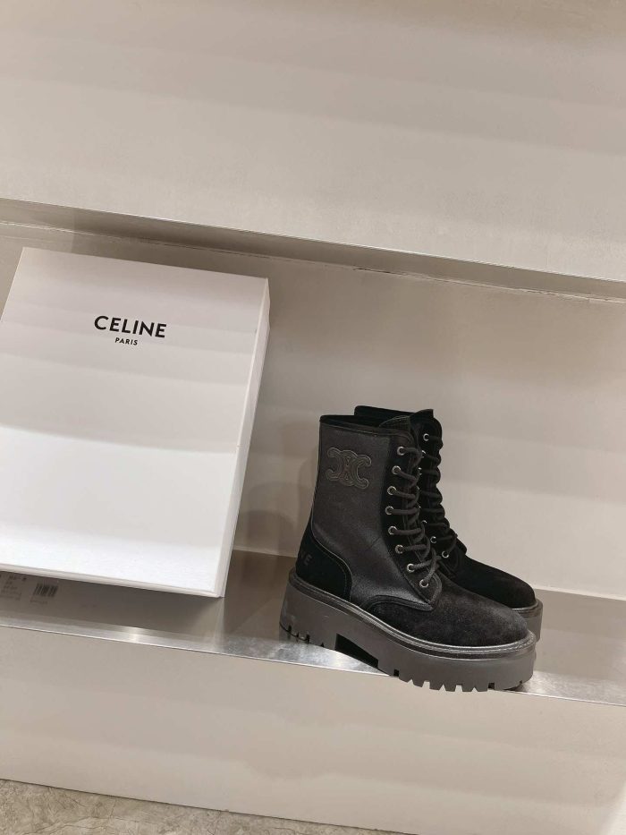 Celine 女式 Triomphe 黑色粗大系带靴