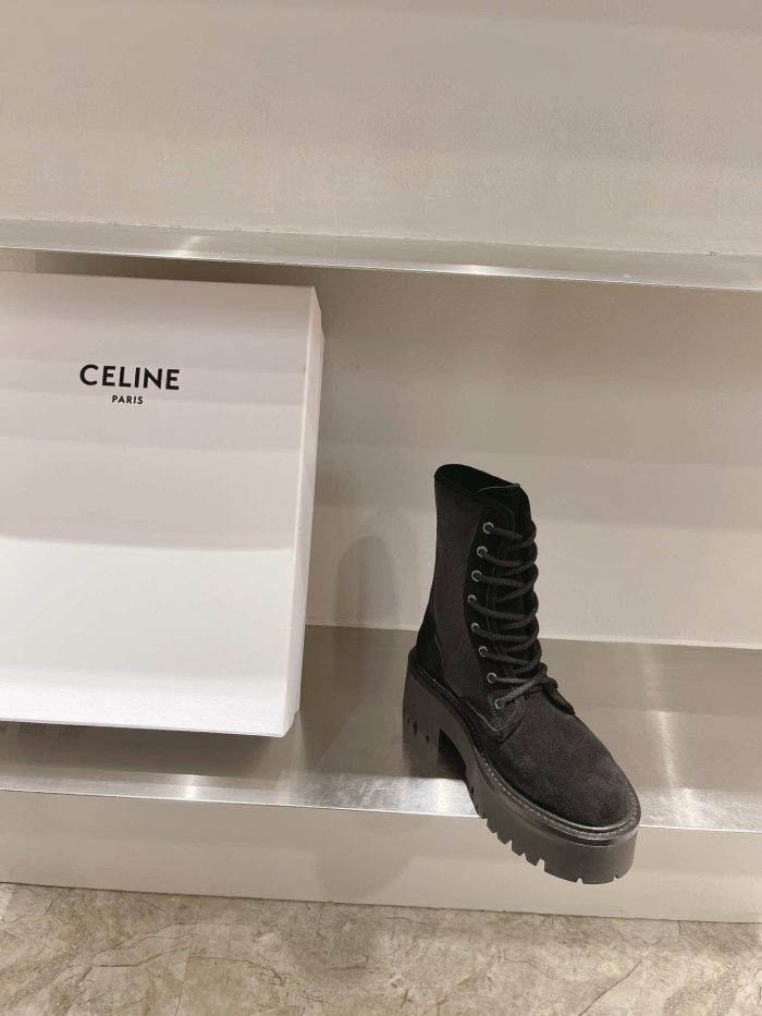 Celine 女式 Triomphe 黑色粗大系带靴