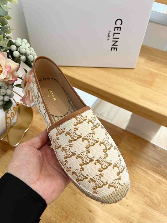 Celine 女式 Triomphe 签名平底麻底鞋白色 Triomphe 帆布 354442279C.01EC