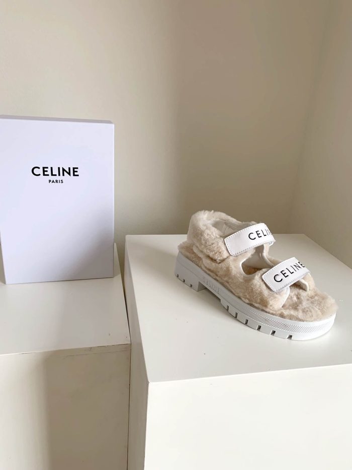 Celine Leo 女式毛皮白色抓痕凉鞋