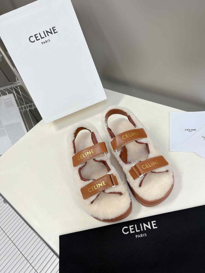 Celine Leo 女式皮毛磨砂凉鞋 光滑棕色