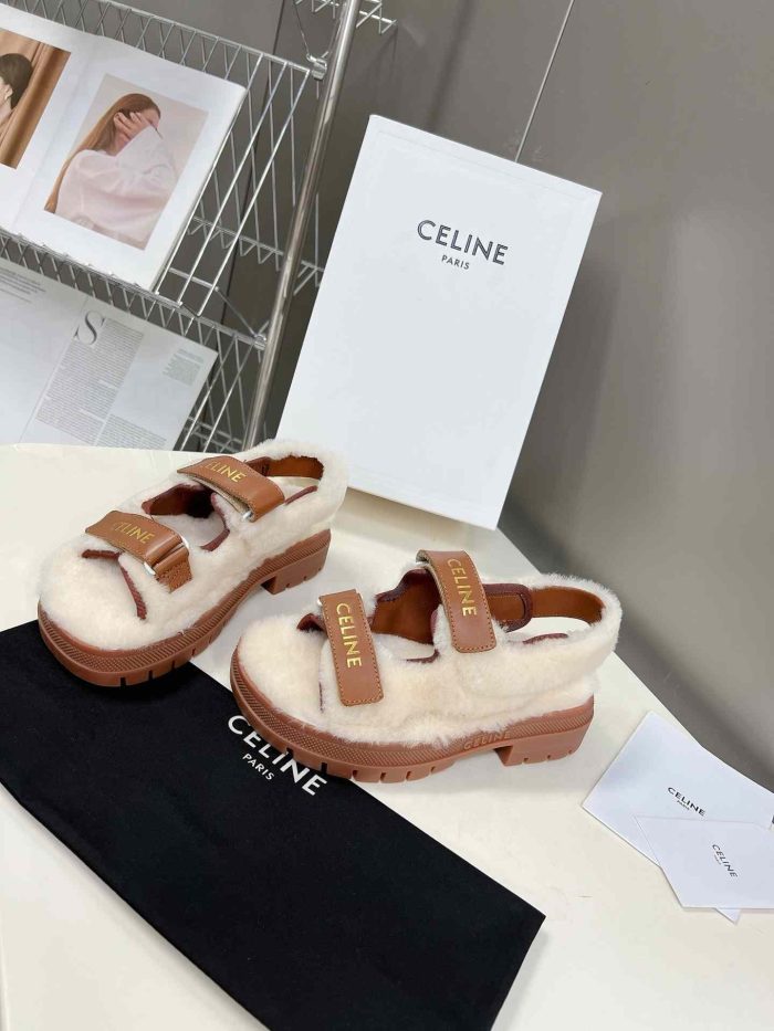 Celine Leo 女式皮毛磨砂凉鞋 光滑棕色