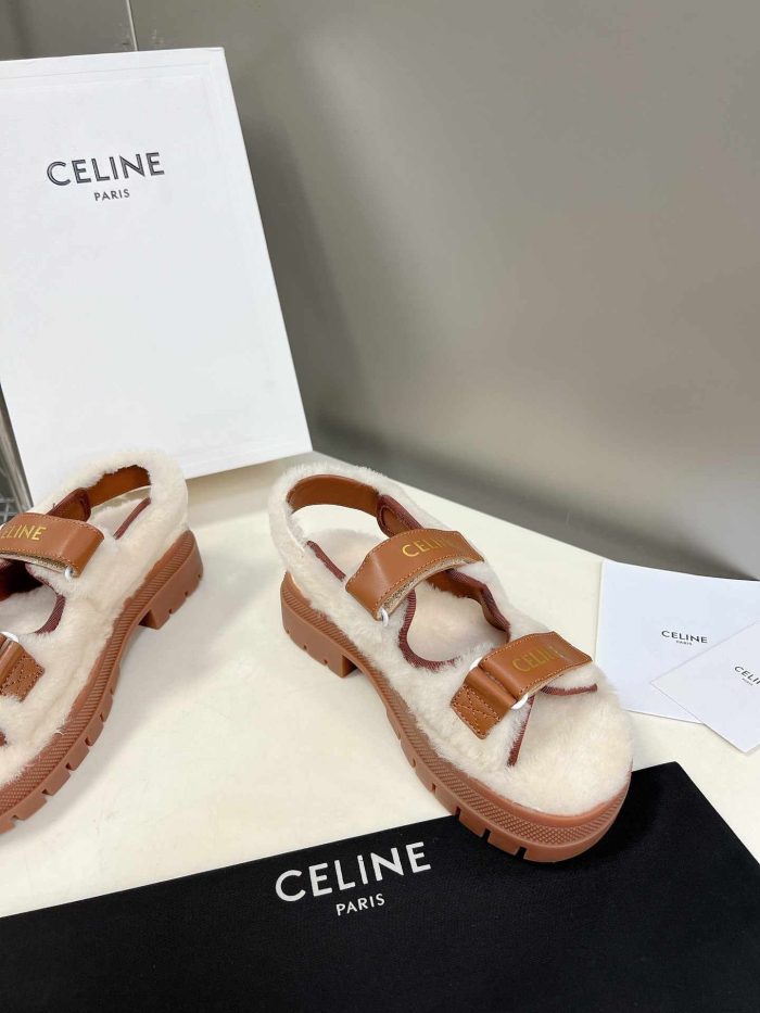 Celine Leo 女式皮毛磨砂凉鞋 光滑棕色