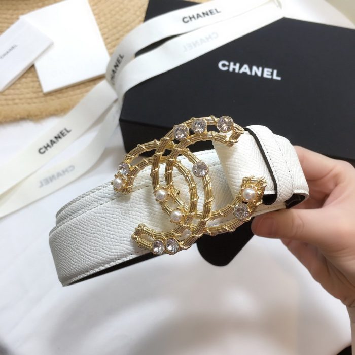 Chanel 双 C 扣白金 Chanel 徽标五金女士腰带