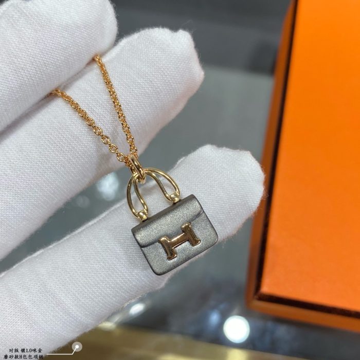 Constance Amulets 女士金色调吊坠项链