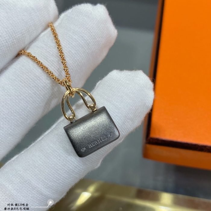 Constance Amulets 女士金色调吊坠项链