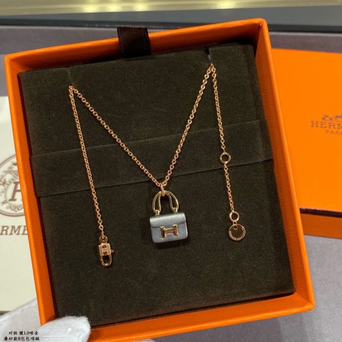 Constance Amulets 女士金色调吊坠项链