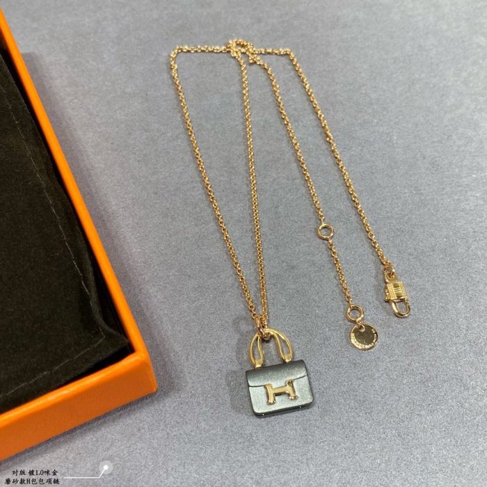 Constance Amulets 女士金色调吊坠项链