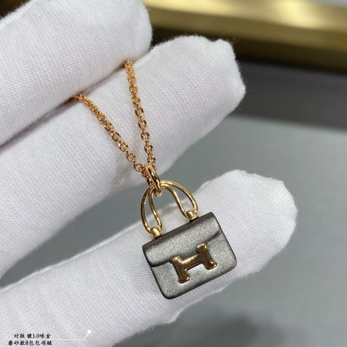 Constance Amulets 女士金色调吊坠项链