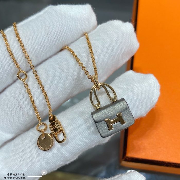 Constance Amulets 女士金色调吊坠项链