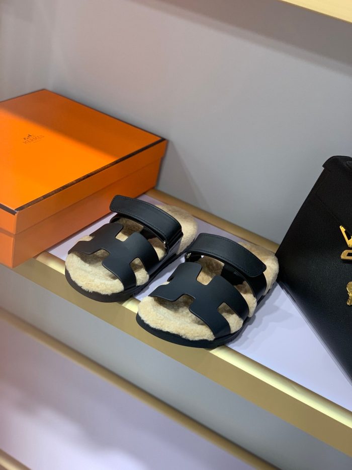 爱马仕 (Hermes) 女式西普草黑色凉鞋