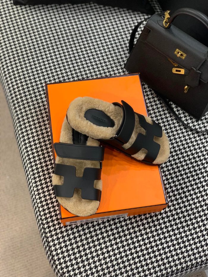 爱马仕 (Hermes) 女式西普草黑色凉鞋