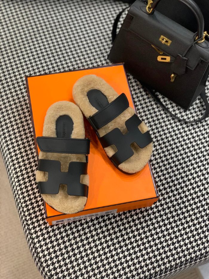 爱马仕 (Hermes) 女式西普草黑色凉鞋