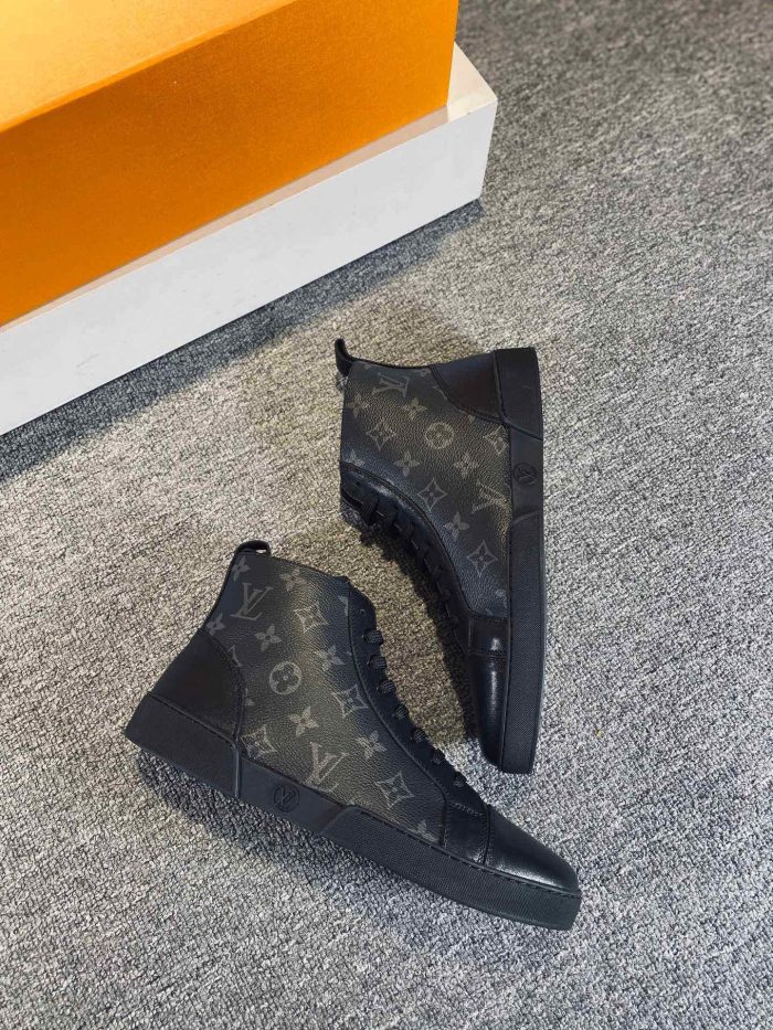 路易威登 男士黑色搭配运动鞋 LV