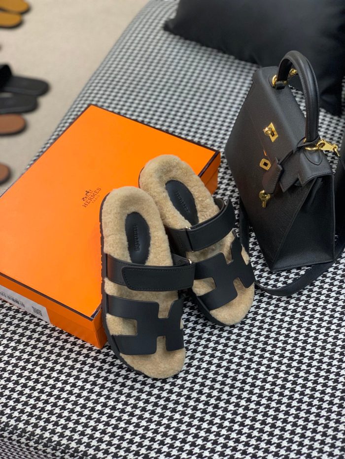爱马仕 (Hermes) 女式西普草黑色凉鞋