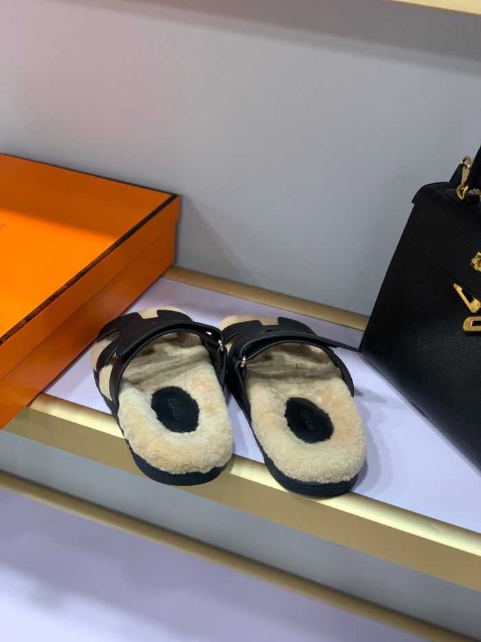 爱马仕 (Hermes) 女式西普草黑色凉鞋