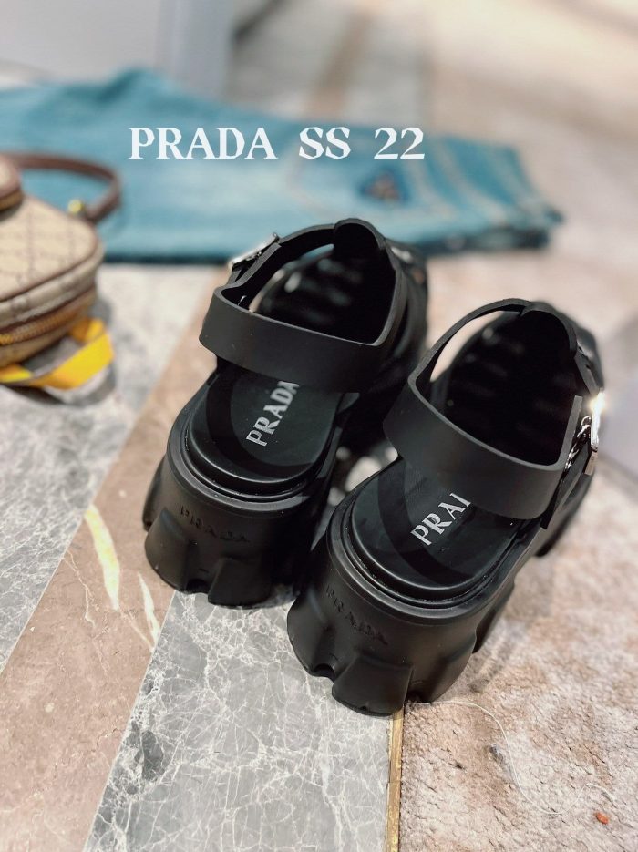 Prada 女式泡沫橡胶凉鞋黑色 2.2 英寸/55 毫米 PRD 1X853M_3LKK_F0002_F_055