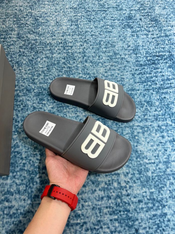 Balenciaga 男士泳池拖鞋灰色