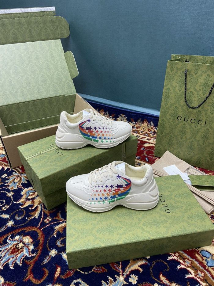 Gucci 女式 Rhyton 运动鞋搭配 Gucci 星星白色象牙色女式 684899