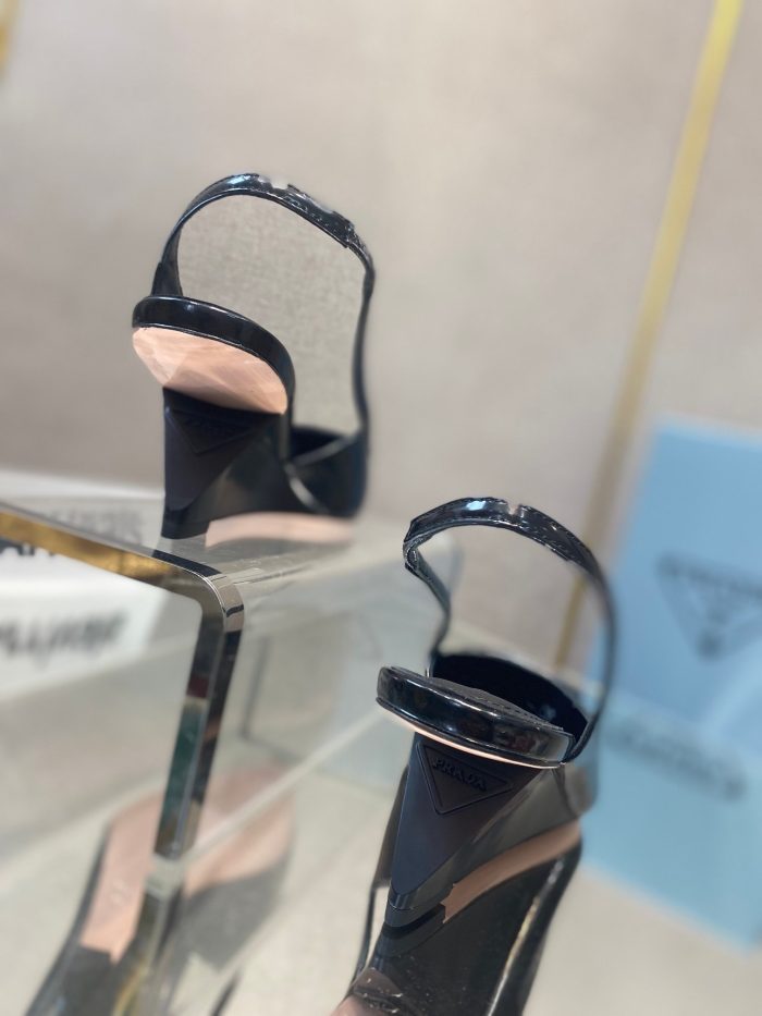 Prada 女式拉绒露跟高跟鞋黑色 2.6 英寸/65 毫米 PRD 1I885M_055_F0002_F_A065