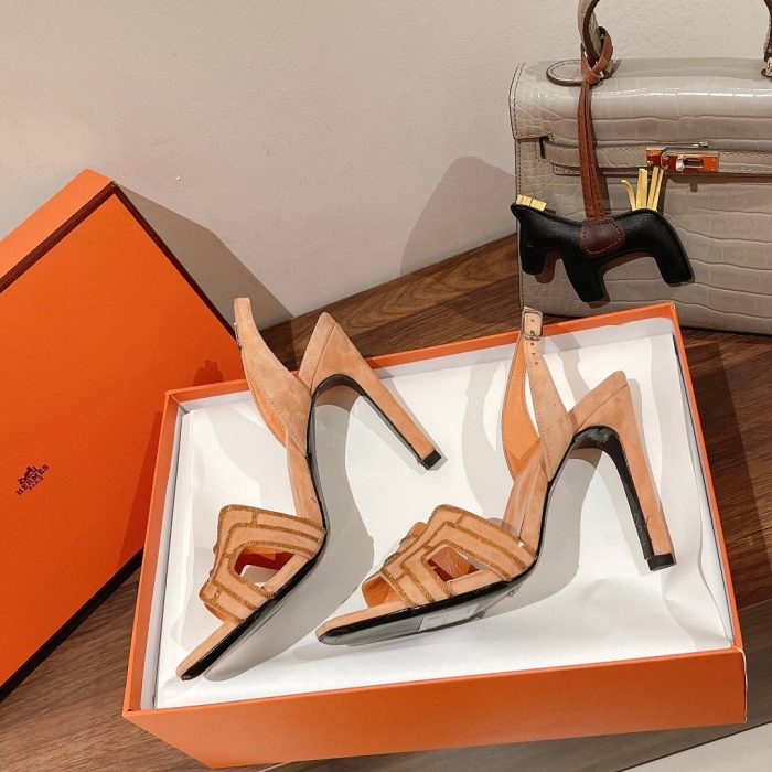 Hermes Premiere 女式凉鞋米色 4.1 英寸/10.5 厘米