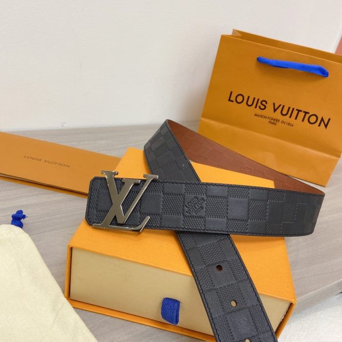 高仿Louis Vuitton 首字母双面 LV 腰带 Damier 压纹银色五金配件 LV 女士腰带 LV