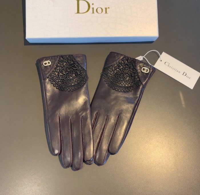 深紫色 Dior 手套