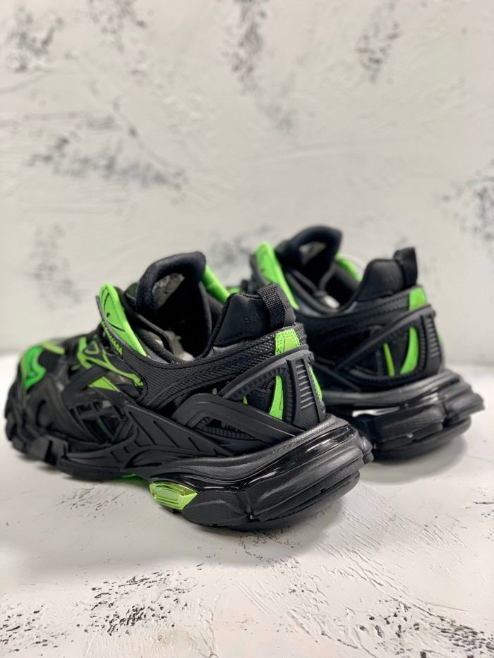 Balenciaga Track.2 男士黑色透明鞋底运动鞋