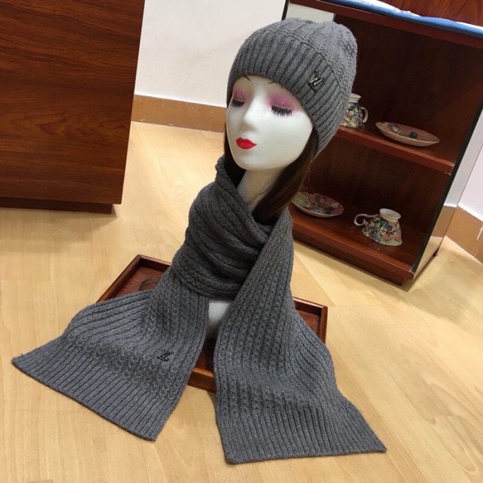 路易威登 Beanie &灰色围巾套装