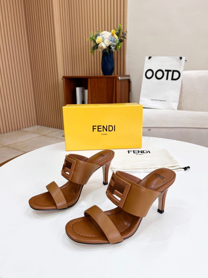 Fendi 女式长方形棕色高跟鞋