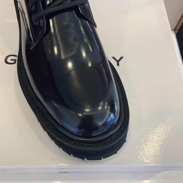 纪梵希 (Givenchy) 男士黑色粗系带踝靴 GVC