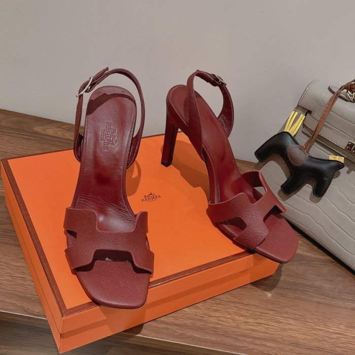 Hermes Ella 女式凉鞋深红色 4.1 英寸/10.5 厘米