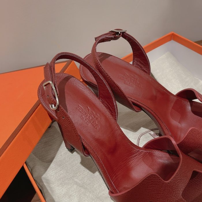 Hermes Ella 女式凉鞋深红色 4.1 英寸/10.5 厘米