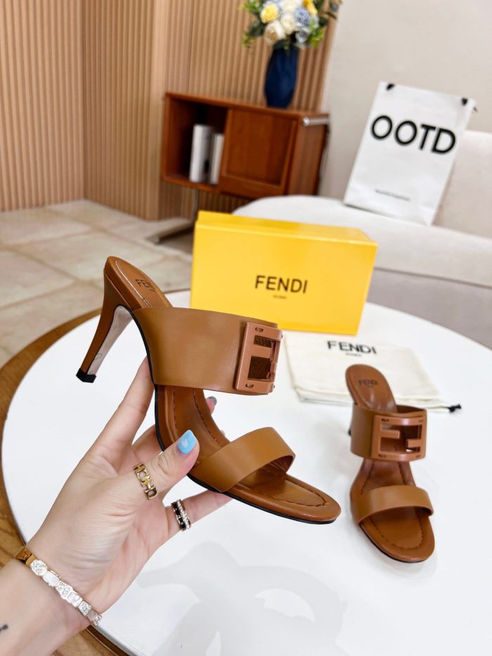 Fendi 女式长方形棕色高跟鞋